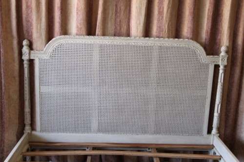 A STUNNING AND VERY STYLISH WHITE "COUNTRY STYLE" SUPER KING SIZE BED w/ BEAUTIFUL CARVED DETAILING