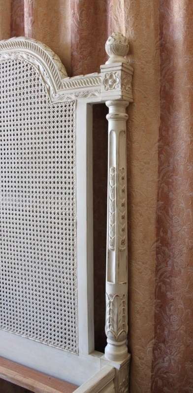 A STUNNING AND VERY STYLISH WHITE "COUNTRY STYLE" SUPER KING SIZE BED w/ BEAUTIFUL CARVED DETAILING