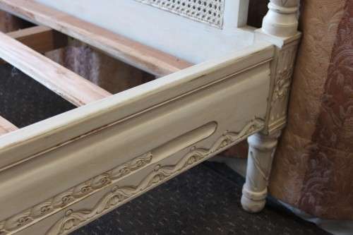 A STUNNING AND VERY STYLISH WHITE "COUNTRY STYLE" SUPER KING SIZE BED w/ BEAUTIFUL CARVED DETAILING