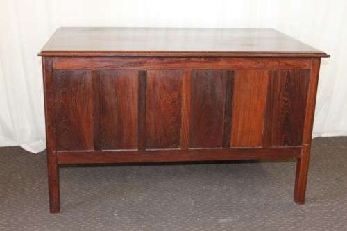 A STUNNING VINTAGE 3-DRAWERS SOLID PARTRIDGE-WOOD OFFICE/ EXECUTIVES DESK IN AWESOME CONDITION