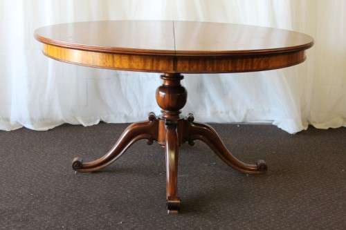 An awesome 4 To 10-seater extendable dining table w/ a spectacular carved centre pedestal | RS17