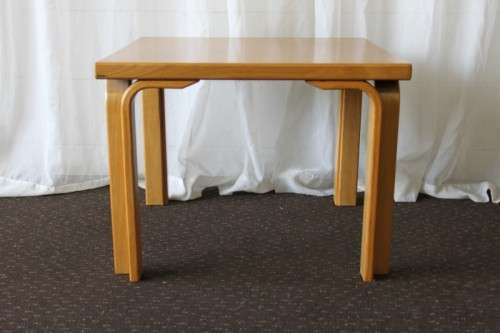 AN AMAZING "SQUARE" LIGHT OAK BENTWOOD COFFEE/ OCCASIONAL TABLE IN WONDERFUL CONDITION
