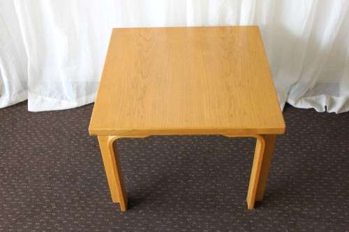 AN AMAZING "SQUARE" LIGHT OAK BENTWOOD COFFEE/ OCCASIONAL TABLE IN WONDERFUL CONDITION
