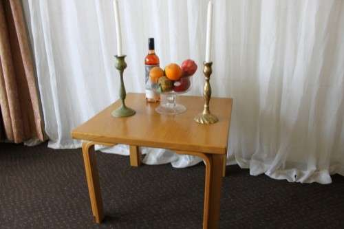 AN AMAZING "SQUARE" LIGHT OAK BENTWOOD COFFEE/ OCCASIONAL TABLE IN WONDERFUL CONDITION