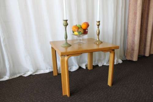 AN AMAZING "SQUARE" LIGHT OAK BENTWOOD COFFEE/ OCCASIONAL TABLE IN WONDERFUL CONDITION
