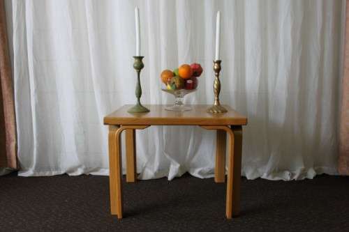 AN AMAZING "SQUARE" LIGHT OAK BENTWOOD COFFEE/ OCCASIONAL TABLE IN WONDERFUL CONDITION