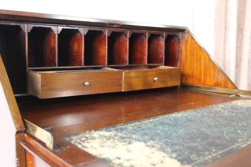A MAGNIFICENT ANTIQUE FLIP-TOP WRITING DESK WITH TWO DRAWERS AND INLAY DETAILING