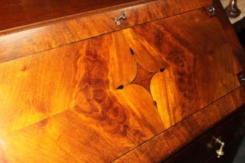 A MAGNIFICENT ANTIQUE FLIP-TOP WRITING DESK WITH TWO DRAWERS AND INLAY DETAILING