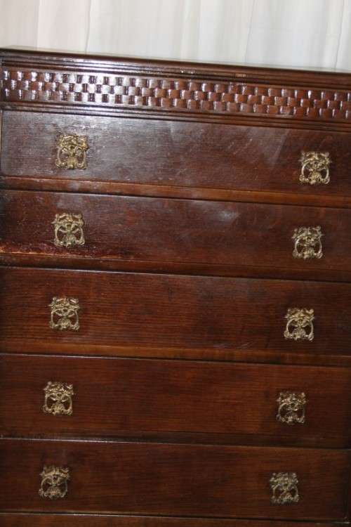 A beautiful Solidly built 5-drawer chest of drawers with stunning styling & ornate handles