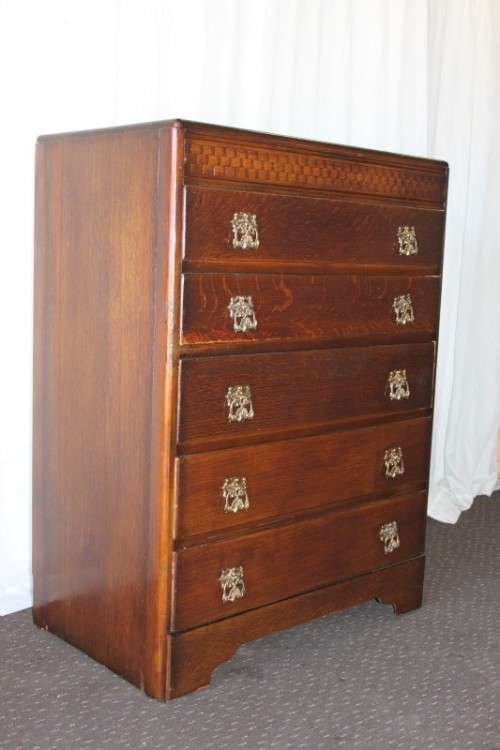A beautiful Solidly built 5-drawer chest of drawers with stunning styling & ornate handles