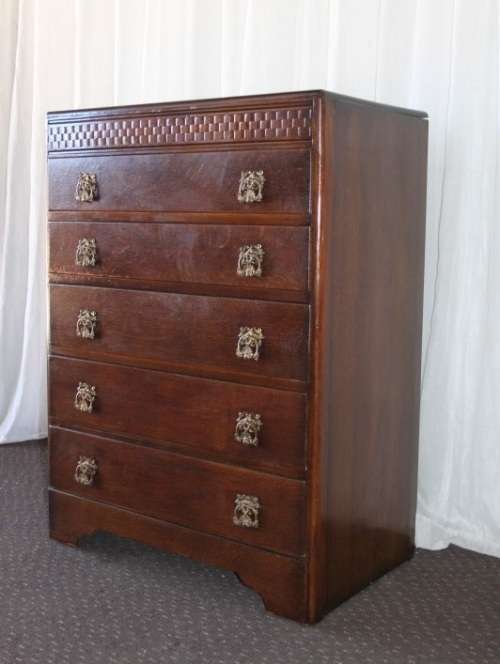 A beautiful Solidly built 5-drawer chest of drawers with stunning styling & ornate handles