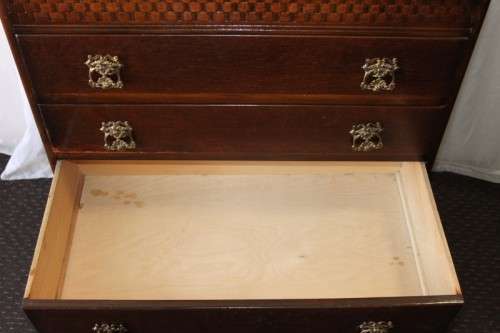 A beautiful Solidly built 5-drawer chest of drawers with stunning styling & ornate handles