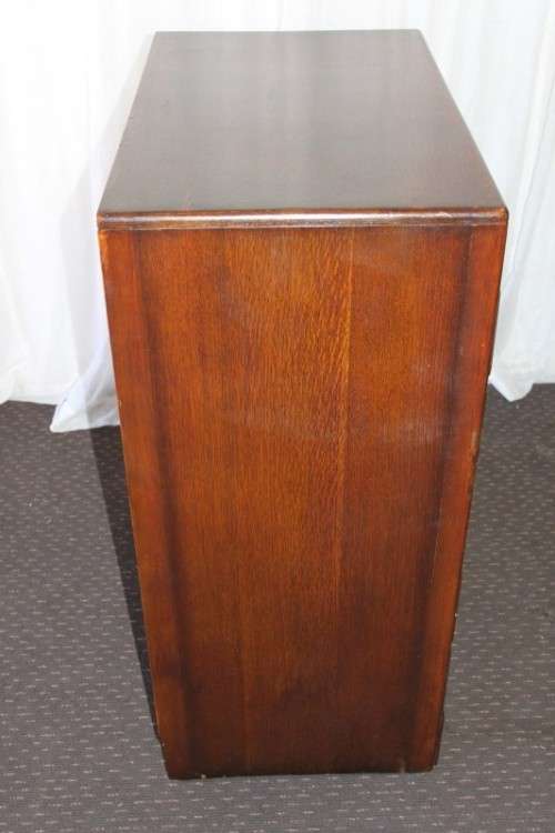 A beautiful Solidly built 5-drawer chest of drawers with stunning styling & ornate handles