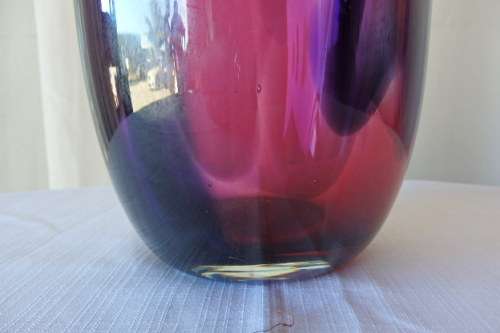AN INCREDIBLE TALL SIGNED HAND-BLOWN GLASS "CONTEMPORARY ART GLASS" VASE IN SUPERB CONDITION
