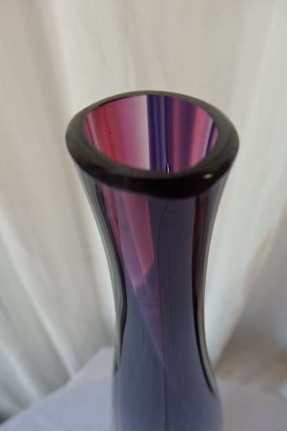 AN INCREDIBLE TALL SIGNED HAND-BLOWN GLASS "CONTEMPORARY ART GLASS" VASE IN SUPERB CONDITION