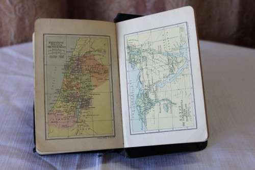 A BEAUTIFUL COLLECTIBLE ANTIQUE (1930s) ENGLISH POCKET BIBLE IN GREAT CONDITION FOR ITS AGE