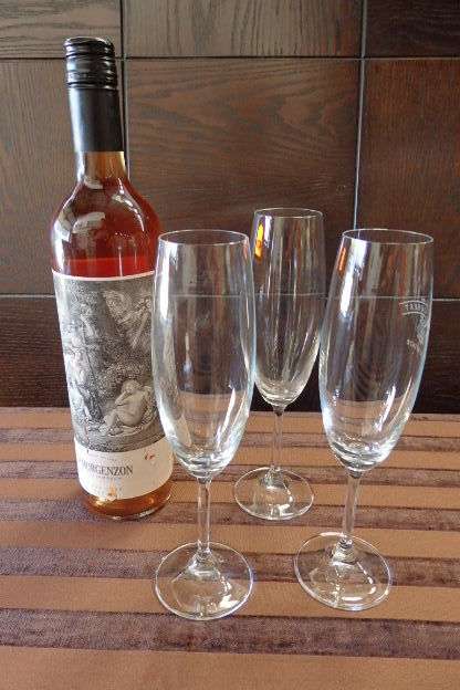 AN AWESOME COLLECTION OF EIGHT TALL FLUTED CHAMPAGNE GLASSES IN GREAT CONDITION