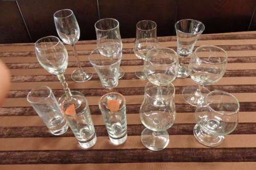 A FANTASTIC COLLECTION OF THIRTEEN ASSORTED SHERRY/ LIQUEUR GLASSES IN GREAT CONDITION