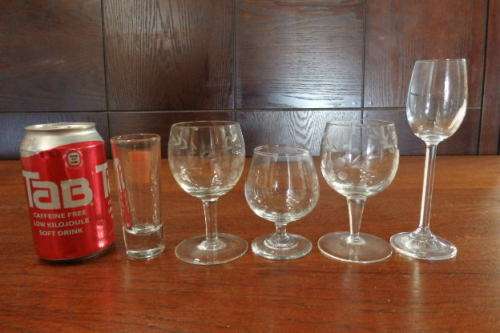 A FANTASTIC COLLECTION OF THIRTEEN ASSORTED SHERRY/ LIQUEUR GLASSES IN GREAT CONDITION