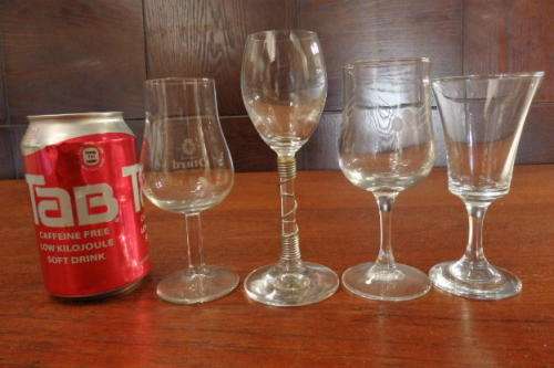A FANTASTIC COLLECTION OF THIRTEEN ASSORTED SHERRY/ LIQUEUR GLASSES IN GREAT CONDITION