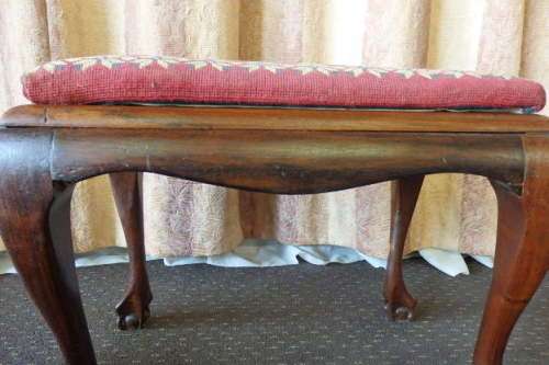 A BEAUTIFUL & ELEGANT VICTORIAN BALL AND CLAW PIANO STOOL w/ EMBROIDERED CUSHION IN GREAT CONDITION