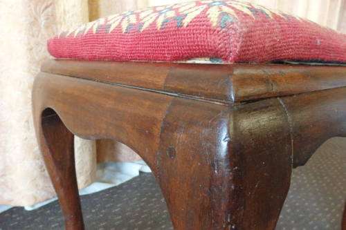 A BEAUTIFUL & ELEGANT VICTORIAN BALL AND CLAW PIANO STOOL w/ EMBROIDERED CUSHION IN GREAT CONDITION