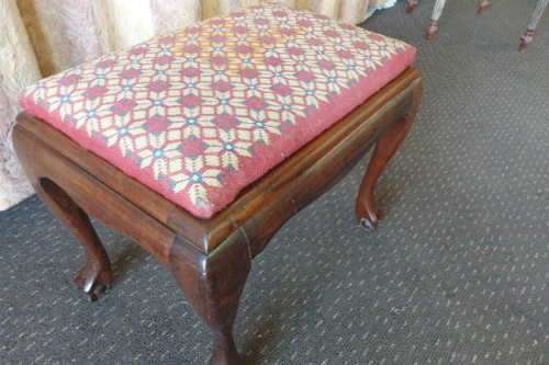 A BEAUTIFUL & ELEGANT VICTORIAN BALL AND CLAW PIANO STOOL w/ EMBROIDERED CUSHION IN GREAT CONDITION