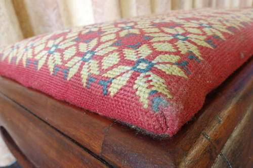 A BEAUTIFUL & ELEGANT VICTORIAN BALL AND CLAW PIANO STOOL w/ EMBROIDERED CUSHION IN GREAT CONDITION