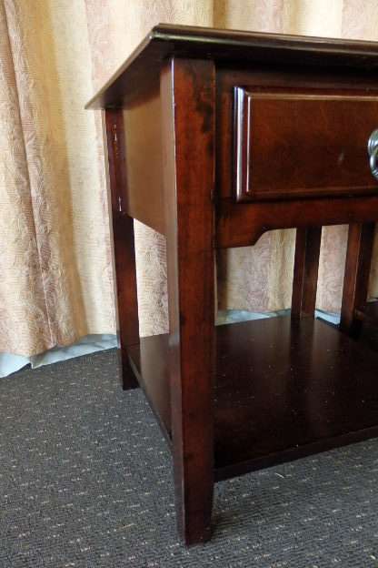 2x gorgeous modern single drawer bedside pedestals in amazing condition - Bid/Pedestal