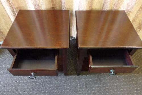 2x gorgeous modern single drawer bedside pedestals in amazing condition - Bid/Pedestal
