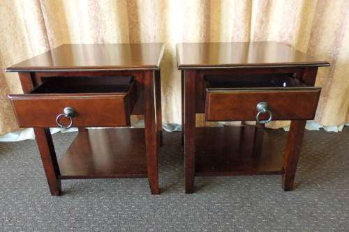 2x gorgeous modern single drawer bedside pedestals in amazing condition - Bid/Pedestal