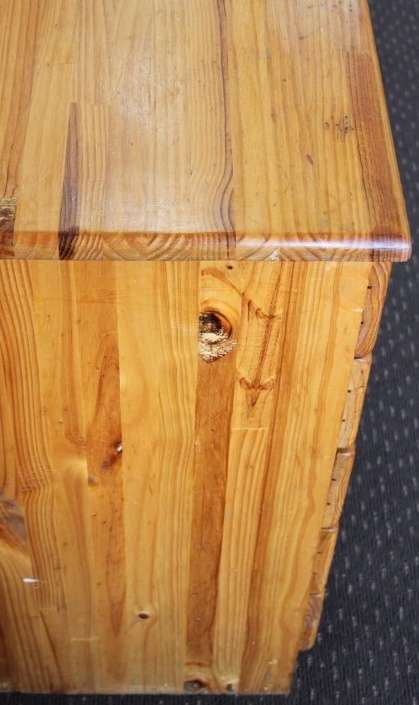 A STUNNING 5-DRAWER SOLID PINE CHEST OF DRAWERS WITH ORNAT HANDLES IN EXCELLENT CONDITION!!!