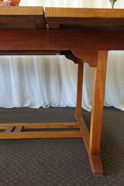 A STUNNING 6 TO 8 SEATER OUTDOOR EXTENDABLE DINING TABLE WITH A "HIDDEN" EXTENSION COMPARTMENT