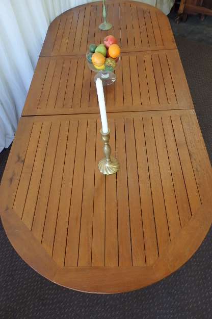 A STUNNING 6 TO 8 SEATER OUTDOOR EXTENDABLE DINING TABLE WITH A "HIDDEN" EXTENSION COMPARTMENT