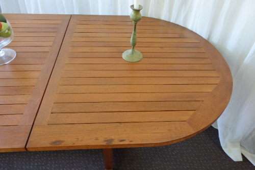 A STUNNING 6 TO 8 SEATER OUTDOOR EXTENDABLE DINING TABLE WITH A "HIDDEN" EXTENSION COMPARTMENT