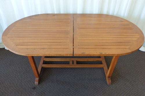 A STUNNING 6 TO 8 SEATER OUTDOOR EXTENDABLE DINING TABLE WITH A "HIDDEN" EXTENSION COMPARTMENT