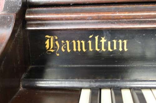 AN INCREDIBLY RARE ANTIQUE VICTORIAN (1890 - 1912) HAMILTON PIANO Co. HIGH BACK PARLOR PUMP ORGAN