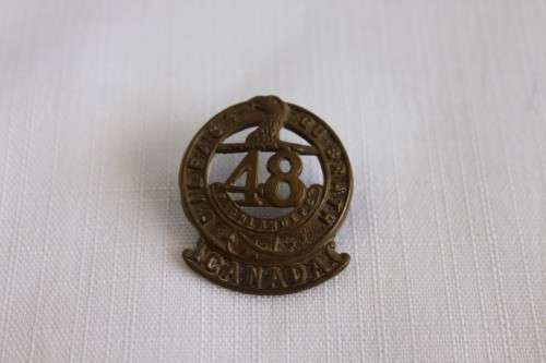 A FANTASTIC "48th HIGHLANDERS" OF CANADA (DILEAS GU BRATH) SHOULDER TITLE BADGE