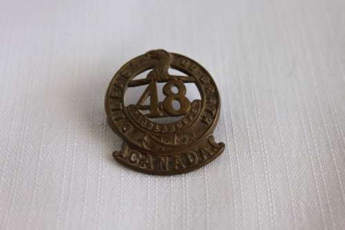 A FANTASTIC "48th HIGHLANDERS" OF CANADA (DILEAS GU BRATH) SHOULDER TITLE BADGE
