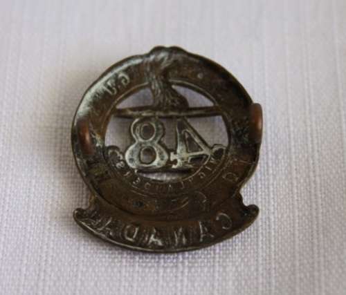 A FANTASTIC "48th HIGHLANDERS" OF CANADA (DILEAS GU BRATH) SHOULDER TITLE BADGE