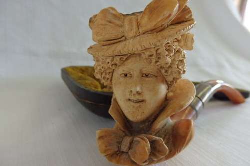 A MAGNIFICENT HAND MADE VICTORIAN LADY MEERSCHAUM PIPE - AWESOME ADDITION TO YOUR COLLECTION