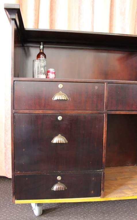 AN INCREDIBLE MOBILE BAR/ DRINKS CABINET/ PODIUM ON CASTORS IN GREAT CONDITION!!!!