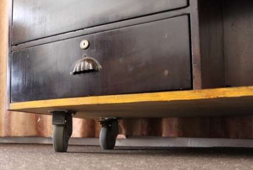 AN INCREDIBLE MOBILE BAR/ DRINKS CABINET/ PODIUM ON CASTORS IN GREAT CONDITION!!!!