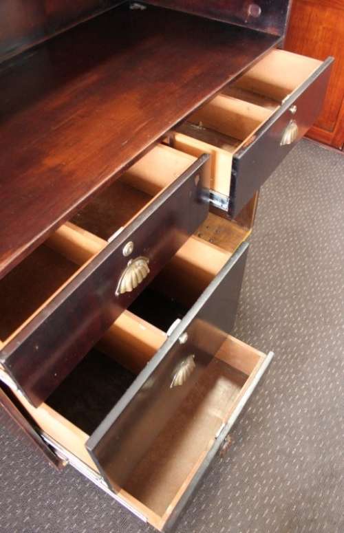 AN INCREDIBLE MOBILE BAR/ DRINKS CABINET/ PODIUM ON CASTORS IN GREAT CONDITION!!!!