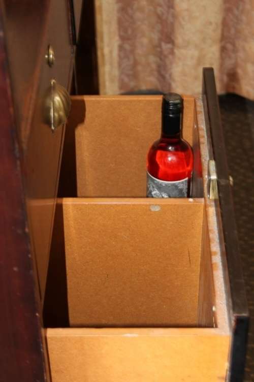 AN INCREDIBLE MOBILE BAR/ DRINKS CABINET/ PODIUM ON CASTORS IN GREAT CONDITION!!!!