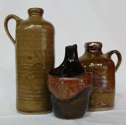 A WONDERFUL COLLECTION OF 3x VINTAGE BROWN GLAZED STONEWARE BOTTLES IN GREAT CONDITION