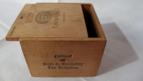 AN EXQUSITELY HAND MADE JOSE GENER EPICURE No.2 WOODEN CIGAR BOX IN FANTASTIC CONDITION!!!