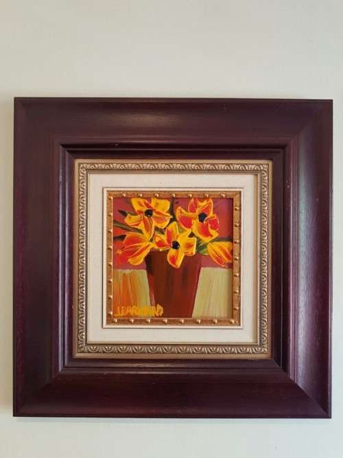 A SPECTACULARLY FRAMED ORIGINAL SIGNED LYNETTE BARNARD OIL PAINTING WITH BOLD STRIKING COLOURS