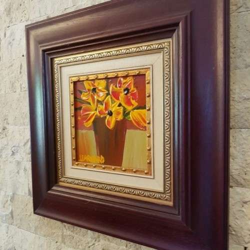 A SPECTACULARLY FRAMED ORIGINAL SIGNED LYNETTE BARNARD OIL PAINTING WITH BOLD STRIKING COLOURS