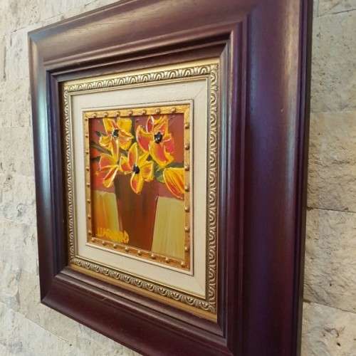A SPECTACULARLY FRAMED ORIGINAL SIGNED LYNETTE BARNARD OIL PAINTING WITH BOLD STRIKING COLOURS